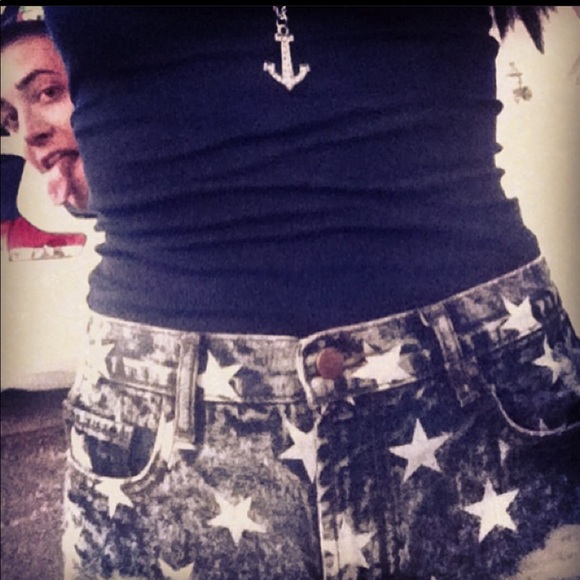 High-Waisted Jean Shorts - Picture 3 of 3